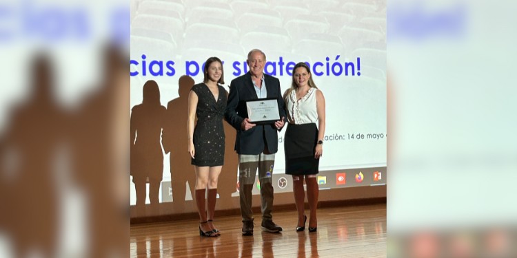 Celebra Hospital Ángeles León 100 cirugías robóticas