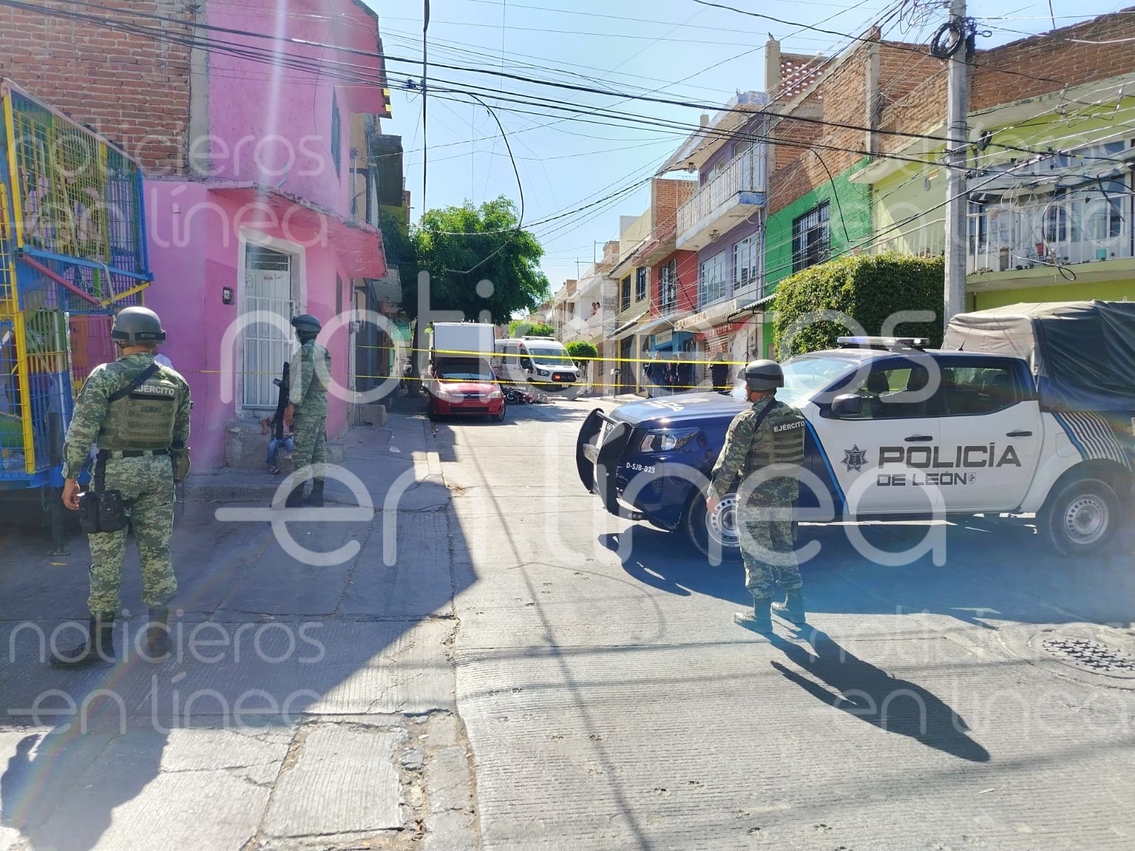 Asesinan a hombre en Chapalita; quedó tendido junto a su moto