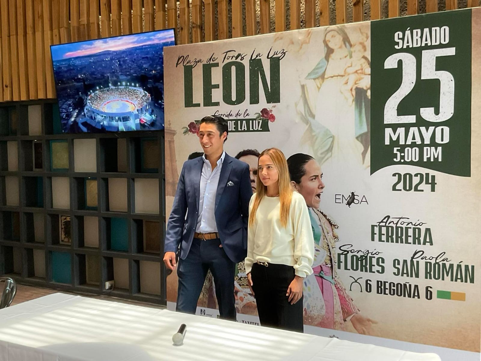 Sergio Flores y Paola San Román en la Corrida de la Virgen de La Luz