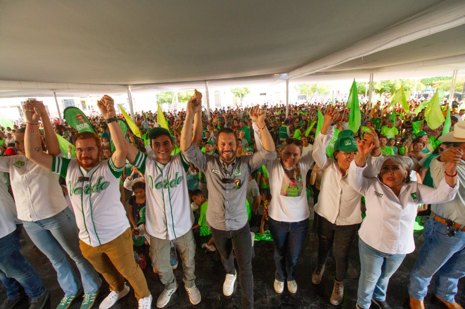 Gerardo Fernández cierra campaña con 'sonidero' en Plaza Expiatorio