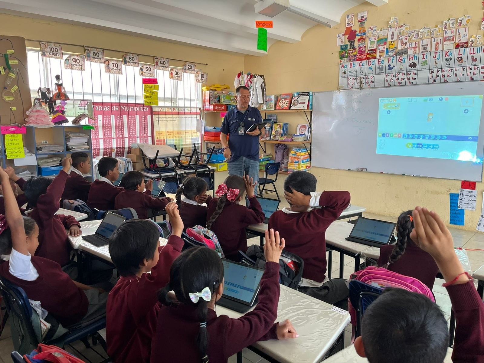 Realizan mejoras en la infraestructura de 60 escuelas en León