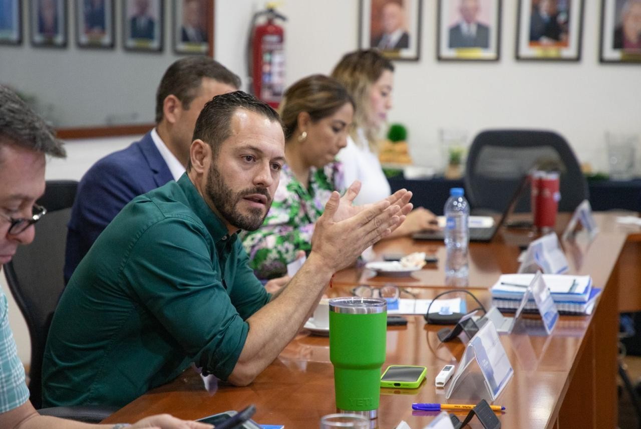 Promete Gerardo Fernández reducir tiempos del transporte público