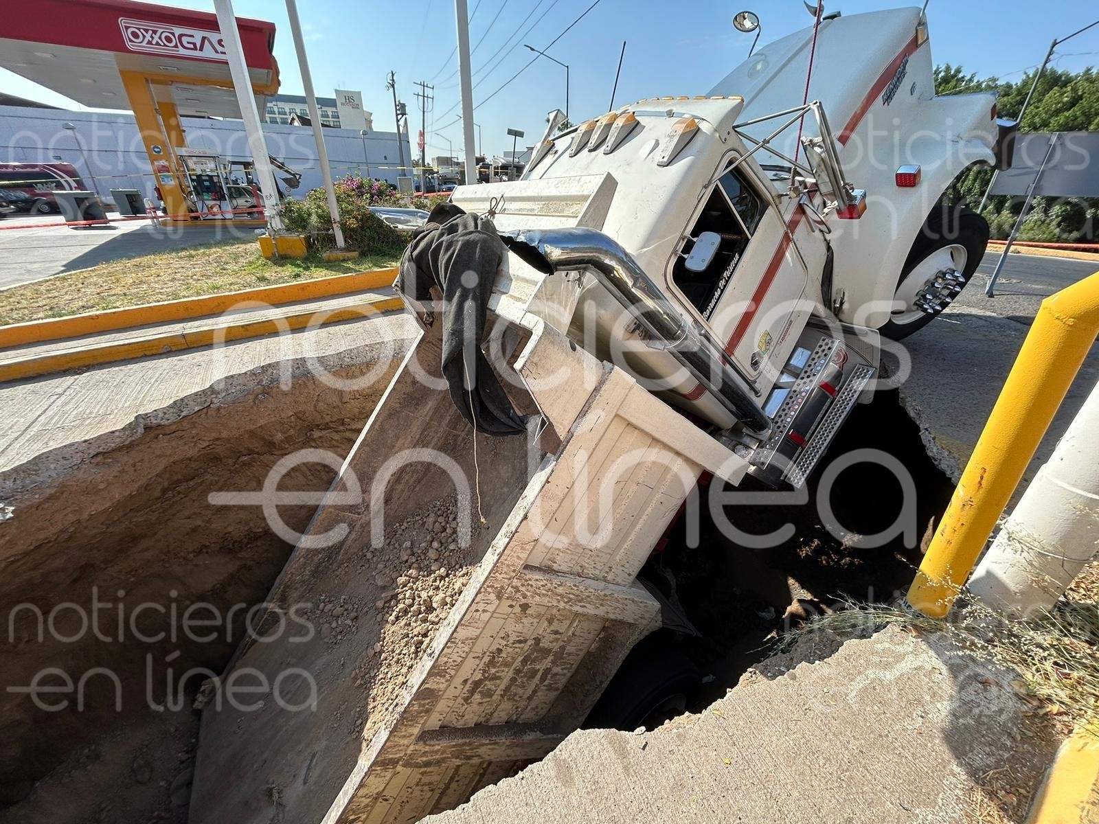 Zona antigua y mala condición de drenaje provocaron socavón en Malecón