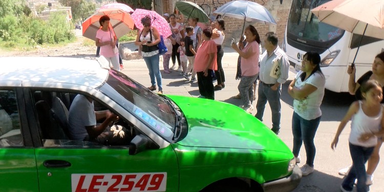 Por falta de agua, se manifiestan vecinos en Las Joyas