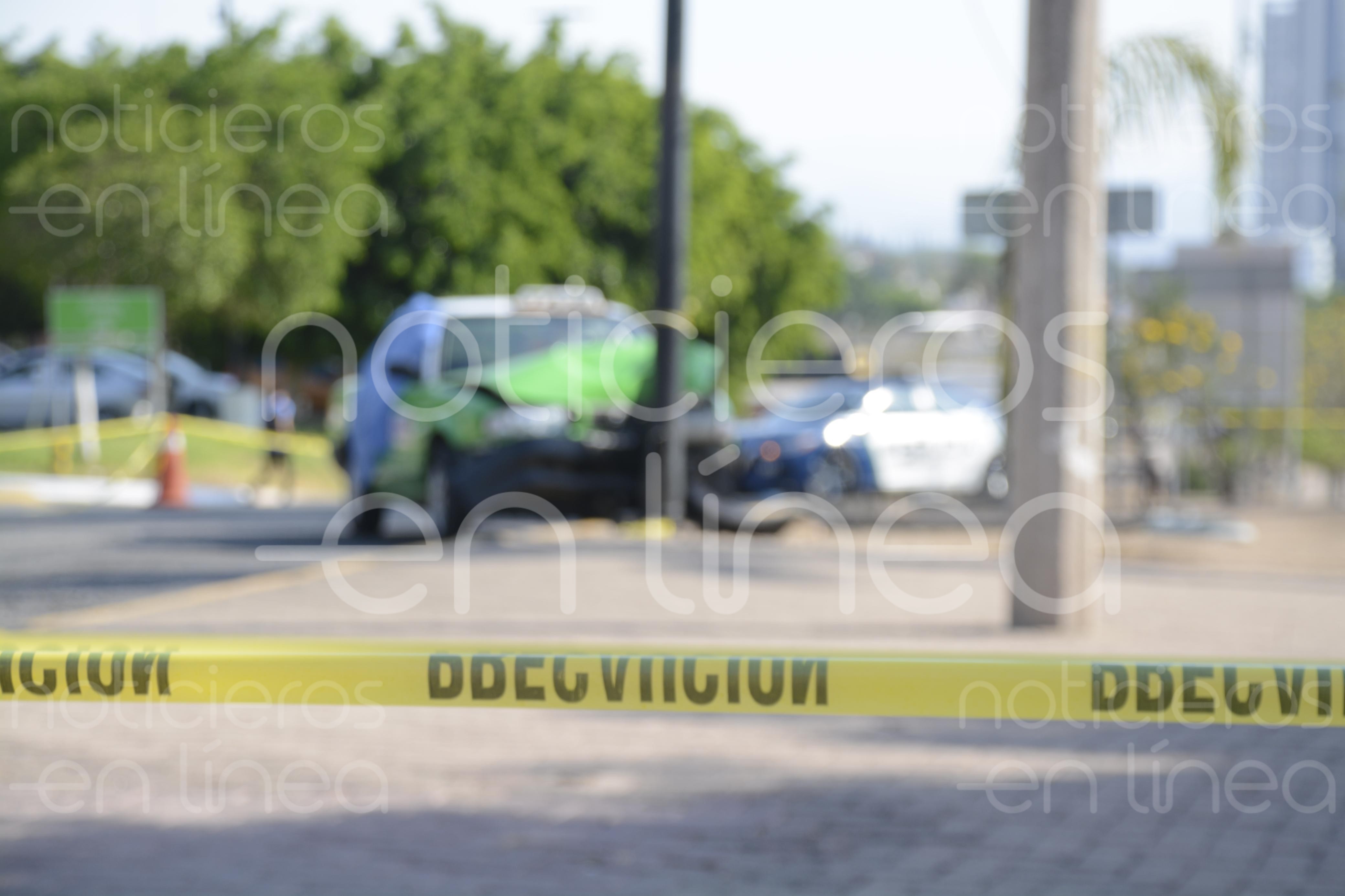 Presunto infarto le quita la vida a conductor de taxi en Paseo de los Insurgentes