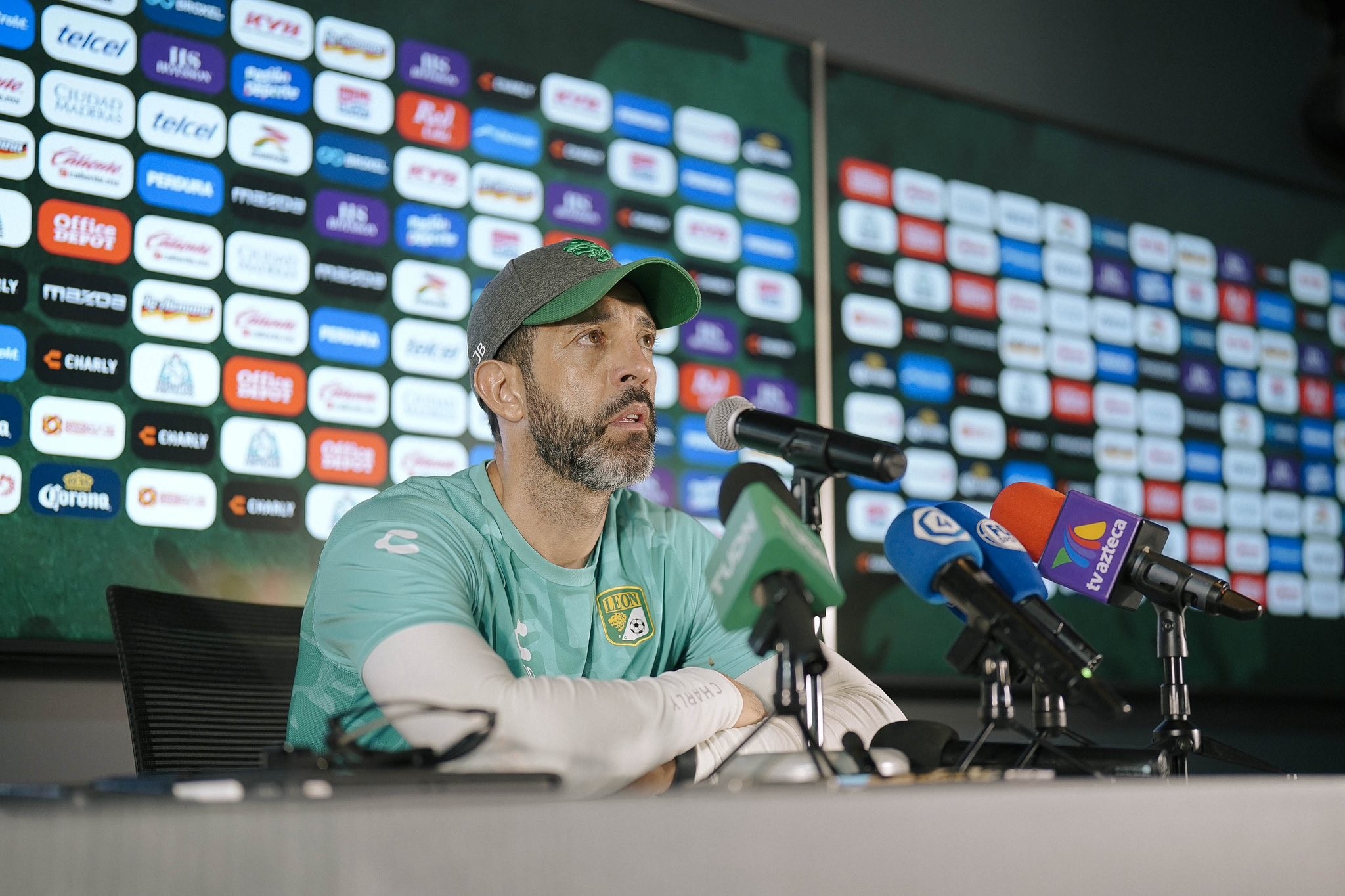 Jorge Bava confirma que no llegará un nuevo portero al León