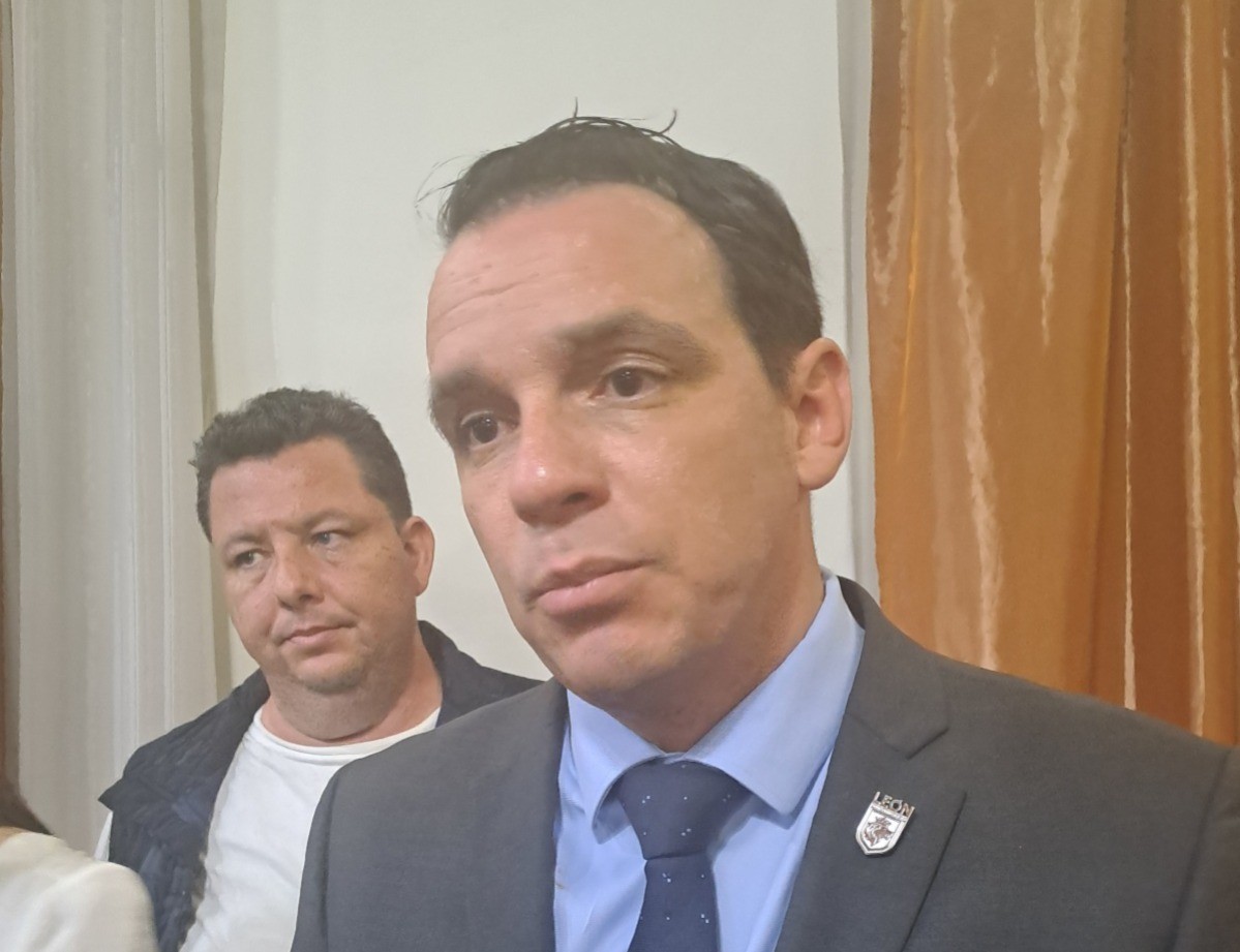 Entregan a la FGE ‘narcomantas’ localizas en diferentes puntos de León
