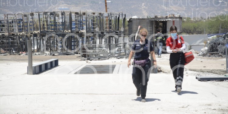 Fuerte incendio en recicladora de Industrial Delta provoca intensa movilización