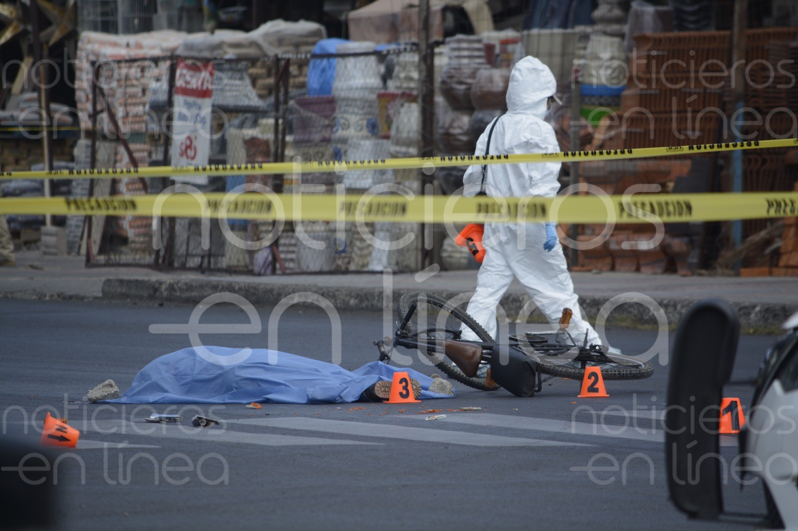 Muere ciclista atropellado por una pipa en León; detienen al conductor