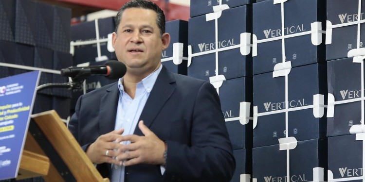 Diego Sinhue, sin suspender actividades y fuera de riesgo tras accidente a caballo