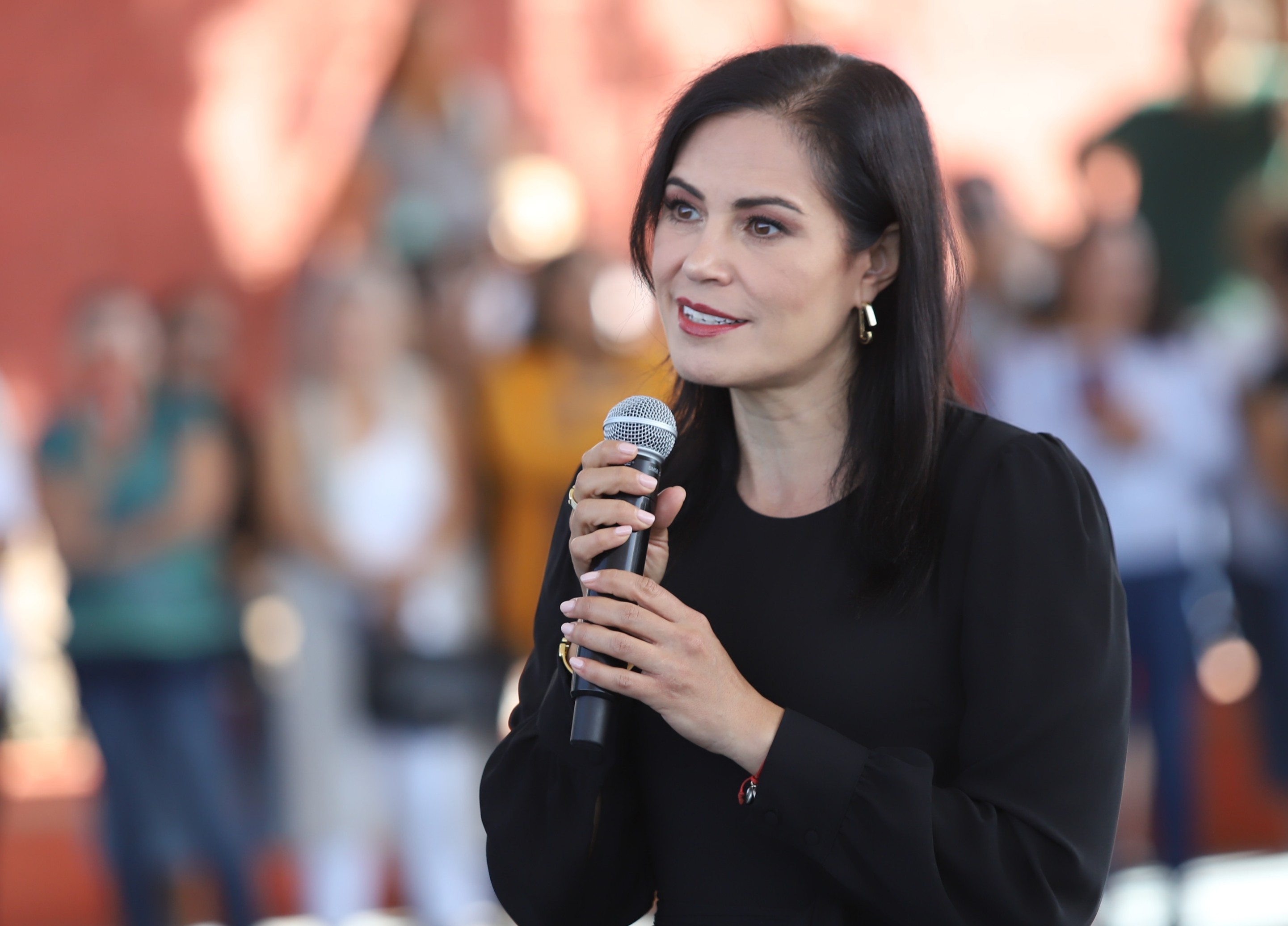 Regresa Alejandra a sus labores como alcaldesa de León