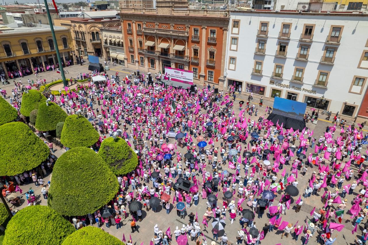 Llama empresario a Marea Rosa a levantar la cara y seguir de frente