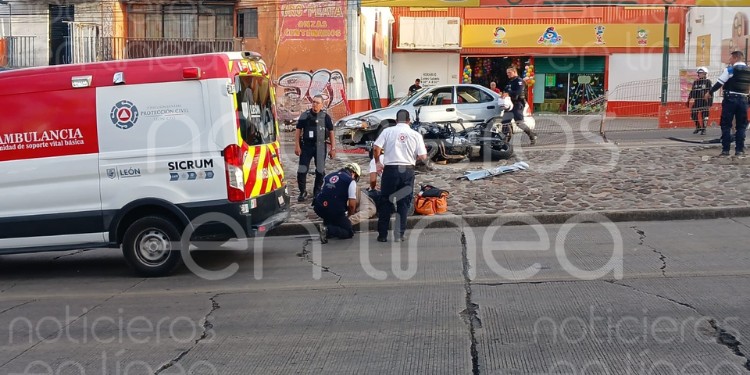 León: Persecución de jóvenes armados termina con un policía atropellado