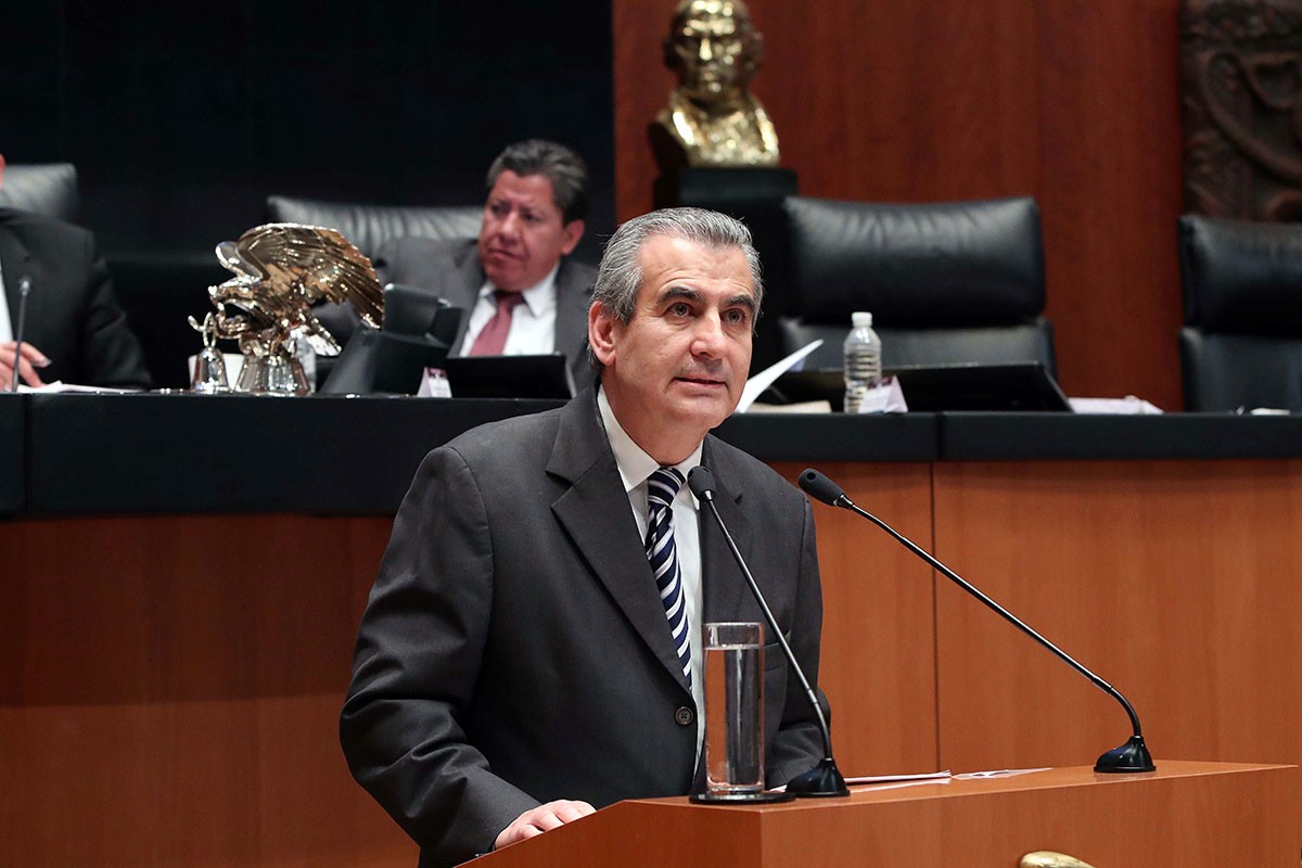 Designa AMLO a Chico Herrera como magistrado del TFJA