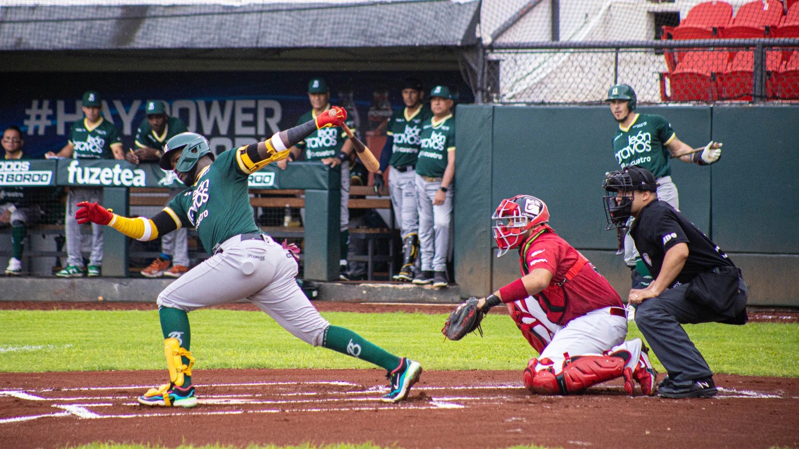 Los filibusteros se llevaron la doble cartelera ante los Bravos de León