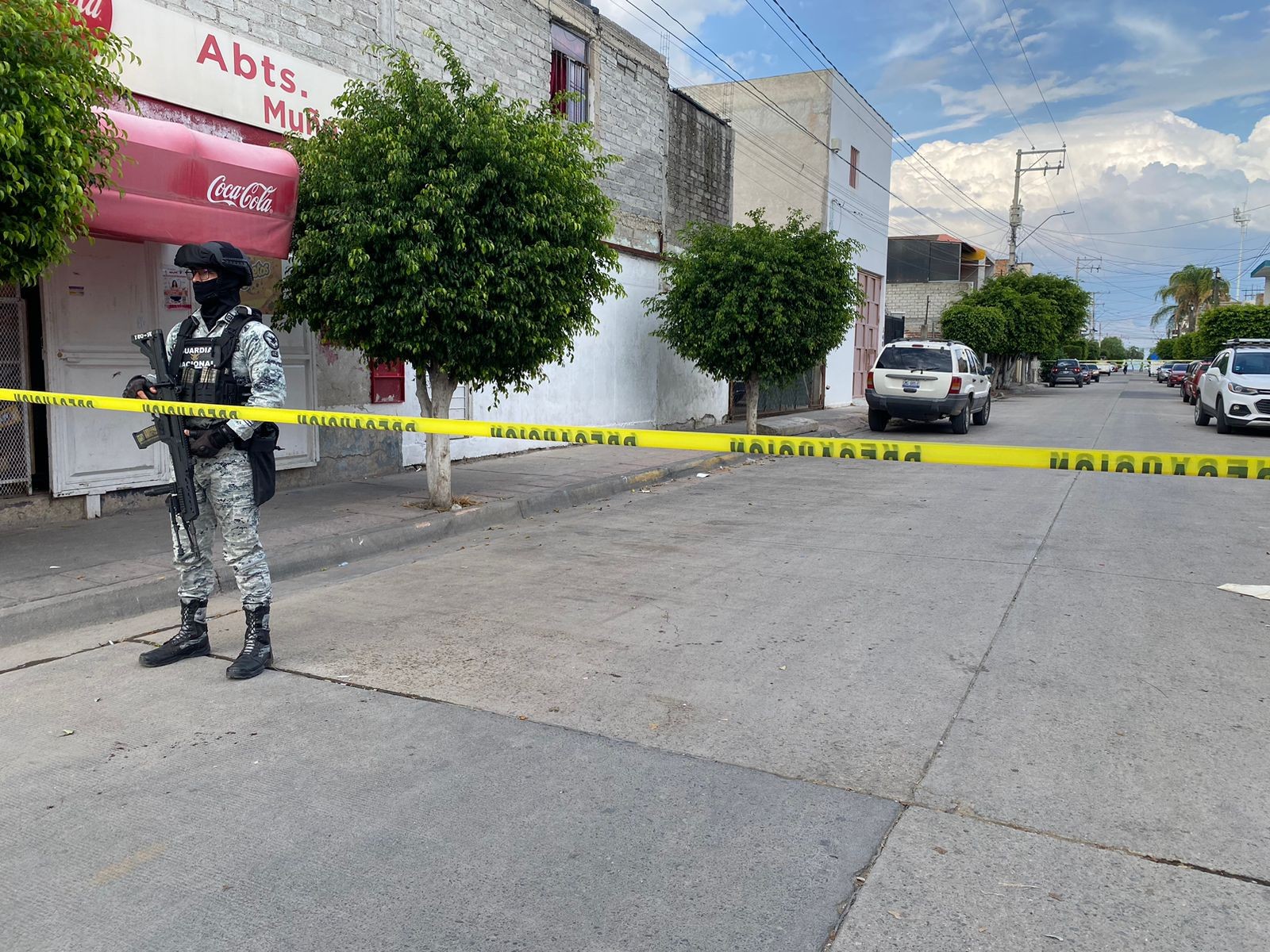 Balean a hombre mientras caminaba por la calle en la colonia León II