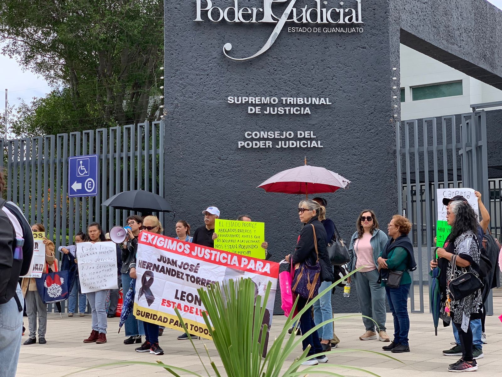 Señalan presuntos tratos especiales a Edgar 'N', presunto defraudador inmobiliario