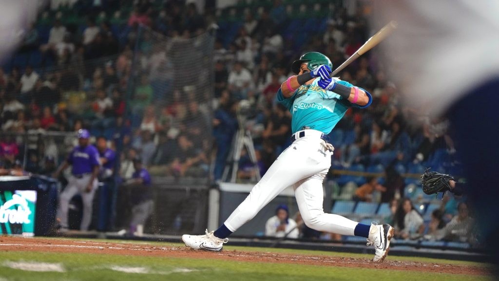 Conspiradores sacan la escoba y barren la serie ante Bravos de León