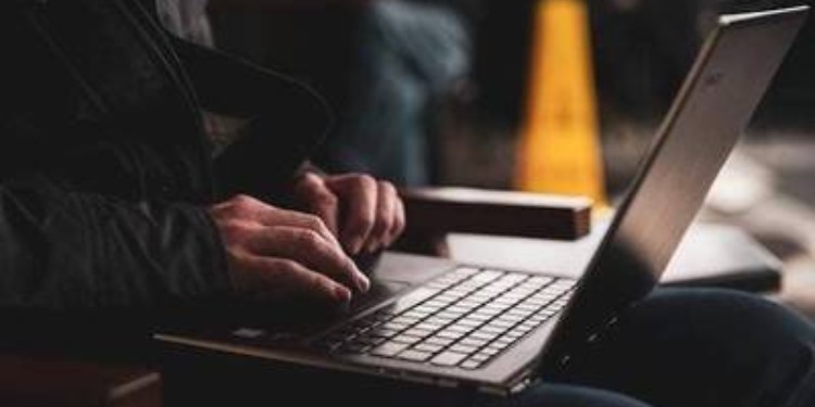 Tímidos y sociópatas, el perfil de quienes envían contenido sexual