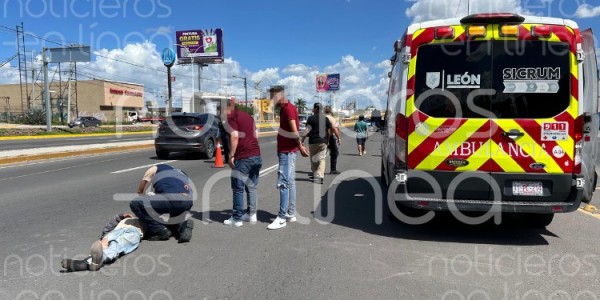 Motociclista arrolla a indigente en el bulevar José María Morelos