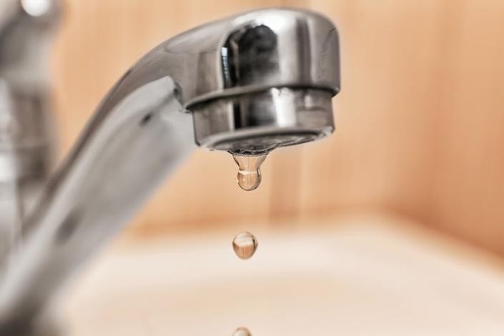 Continúa el tandeo de agua en 100 colonias de León
