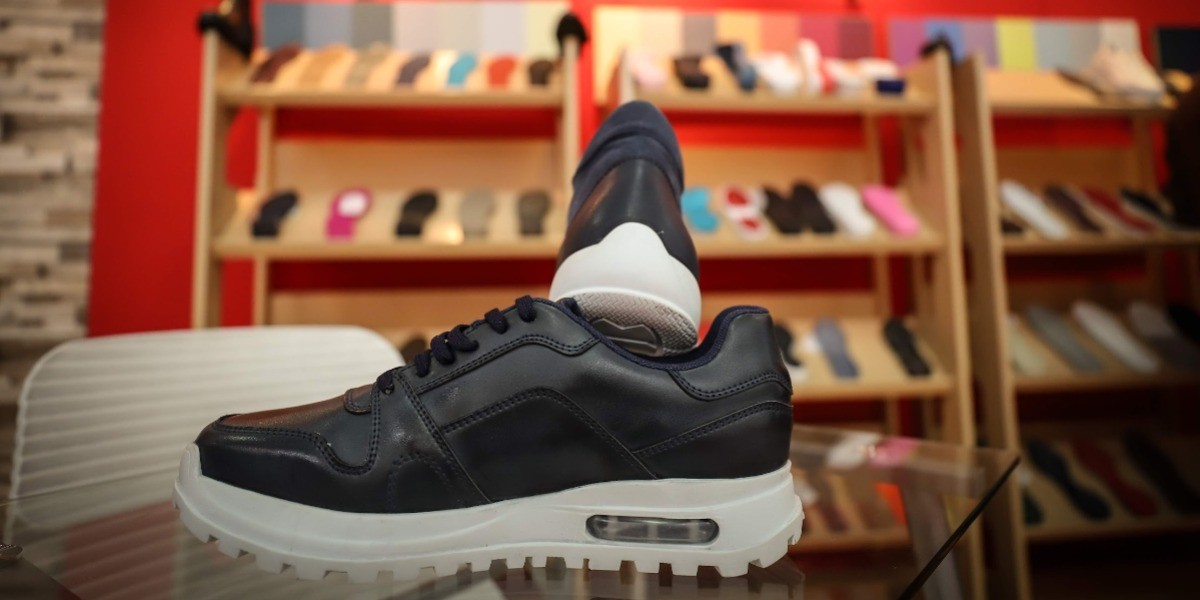 Contrabando chino incentiva fabricación de calzado pirata: Román Cifuentes