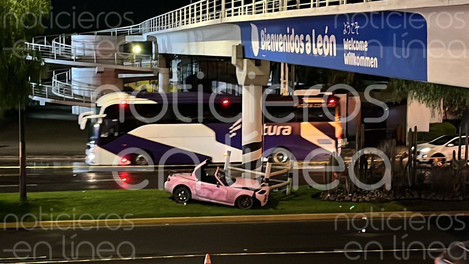 Hombre muere tras chocar contra puente en el bulevar Aeropuerto