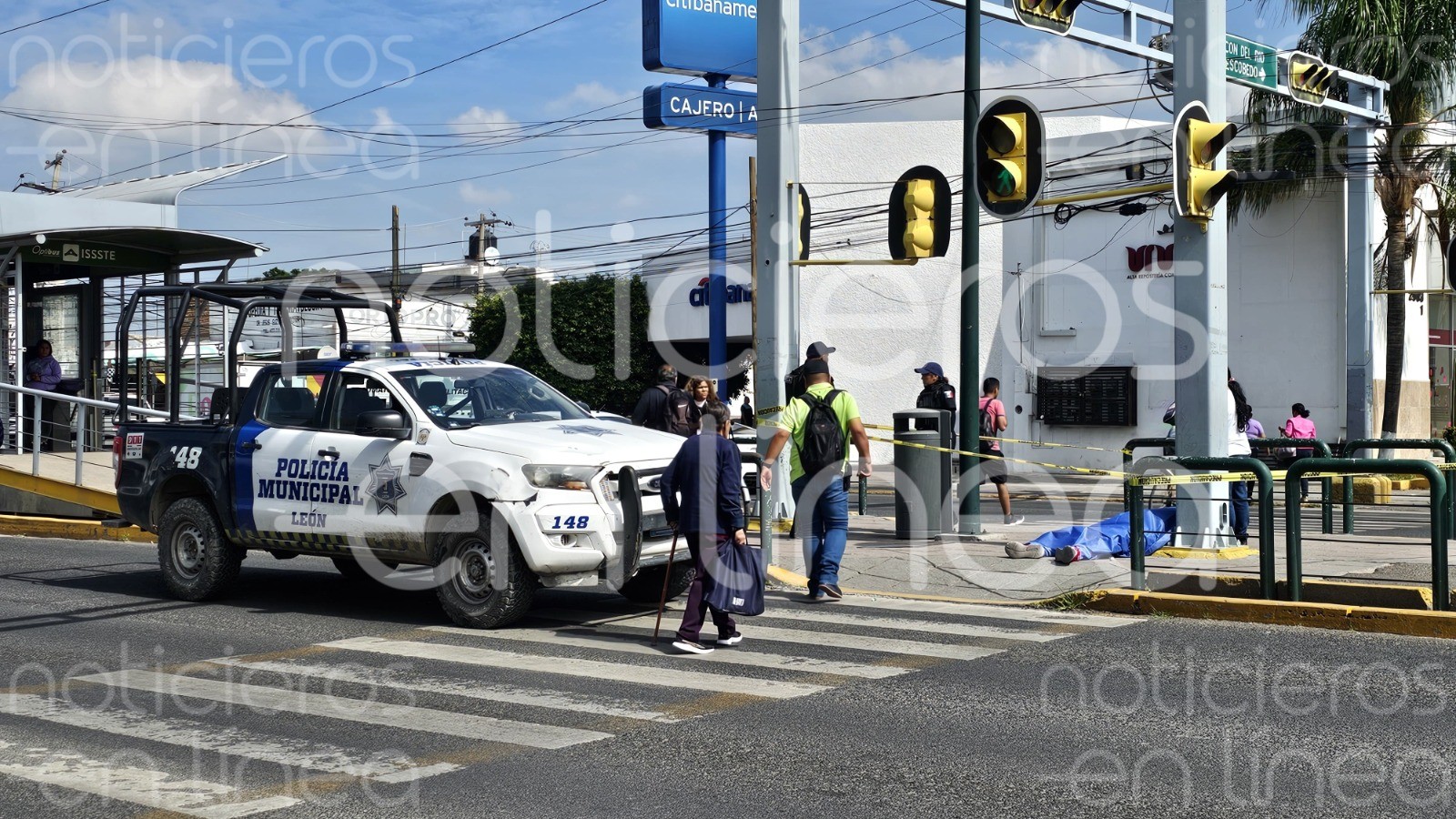Se desvanece y muere en camellón del Torres Landa, en la colonia Azteca