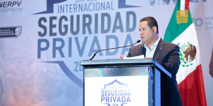 “Hay que pelear con uñas y dientes nuestro sistema de salud”: Sinhue