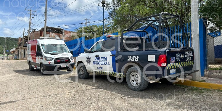Balean a hombre y pide ayuda en un centro de salud en León