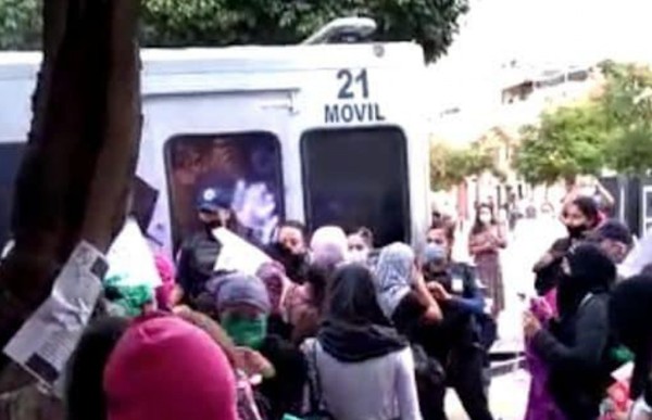 Tras 4 años, mujeres reprimidas por policías acceden a reparación del daño en León
