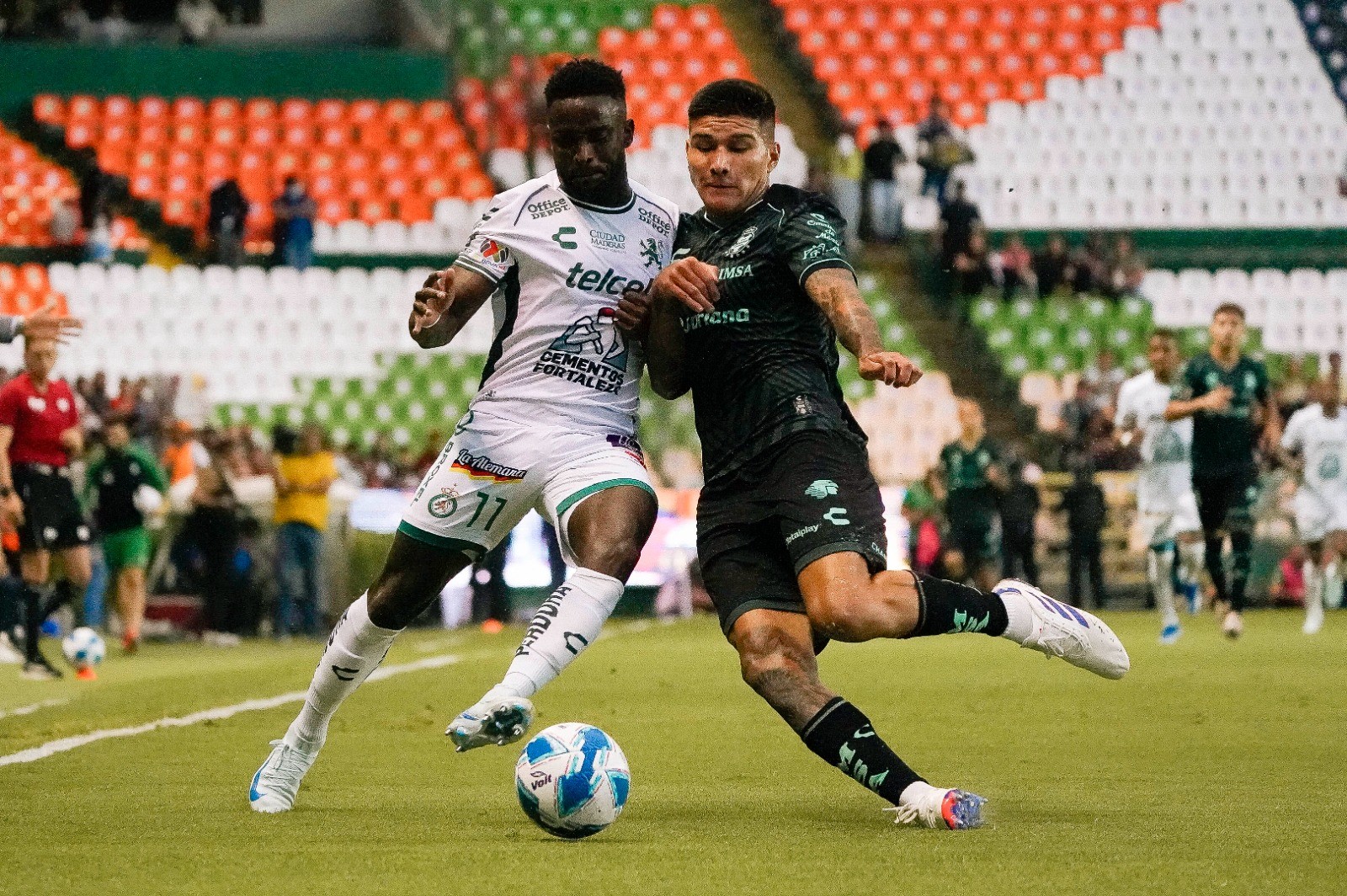 Amargo empate: León y Santos dividen puntos en el Nou Camp