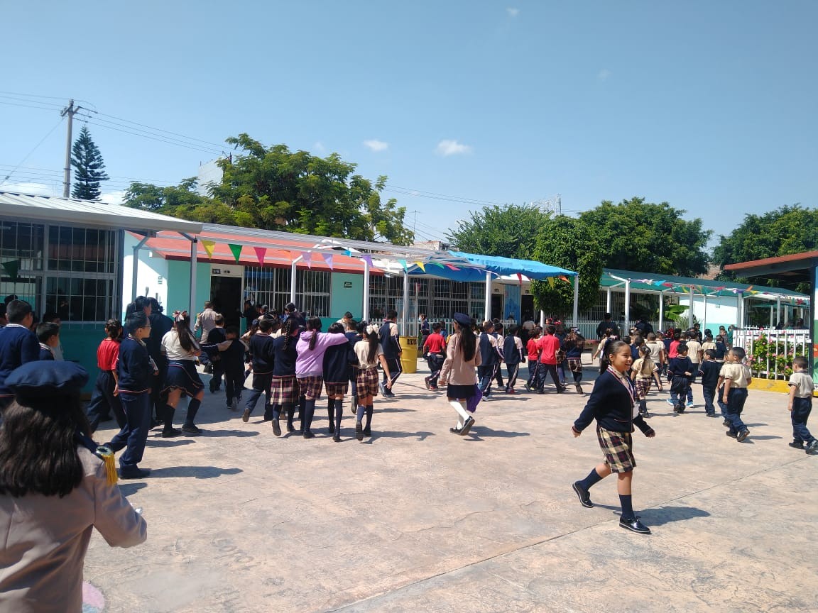 Aún con estragos de la pandemia, regresan alumnos a clases en Guanajuato