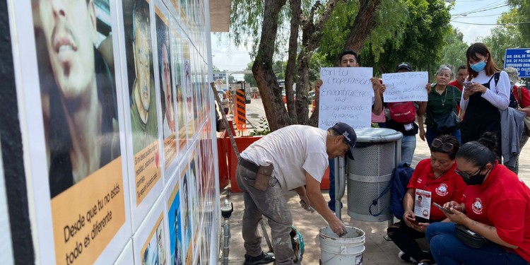 “No son una cifra”: Colocan mosaicos para dar rostro a los desaparecidos de León
