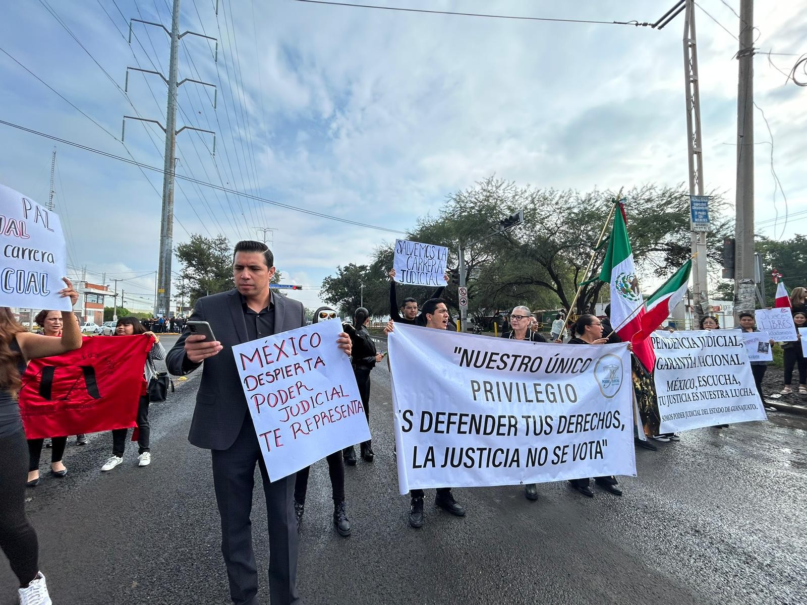 “La justicia no se vota“: jueces en León protestan contra reforma judicial