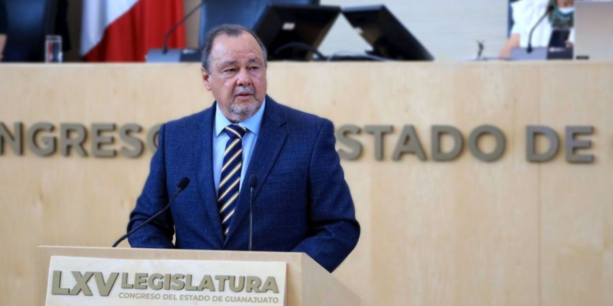 Ratifica Morena a David Martínez como coordinador legislativo