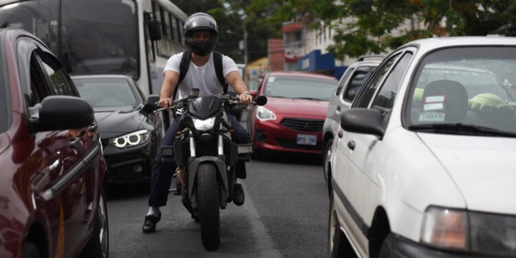 En sólo 8 días, van más de mil motociclistas sancionados por zigzaguear en León