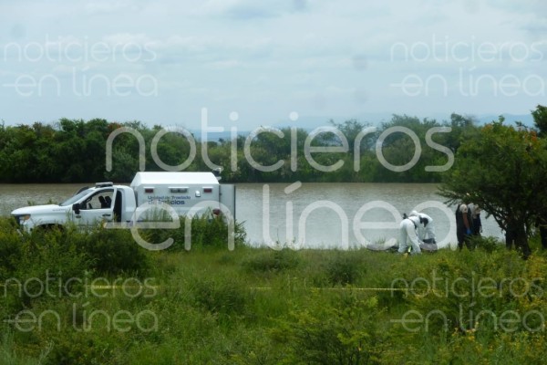Hallan dos cuerpos a la orilla de una presa en Balcones de la Joya