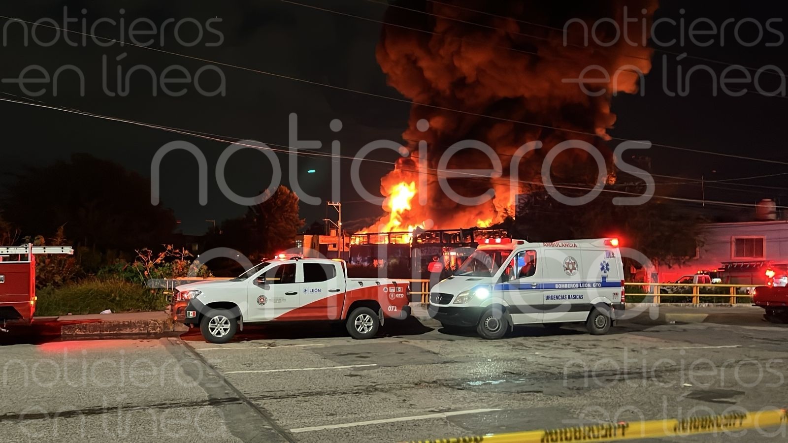 Apagan incendio en María Dolores con más de 440 litros de agua tratada