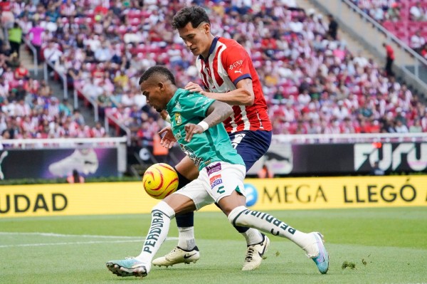 León visita a Chivas en busca de su primera victoria del torneo
