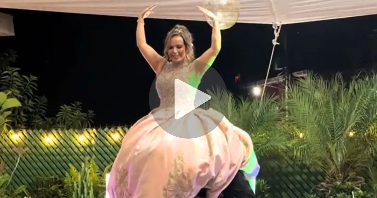 (VIDEO) Mujer se vuelve viral por celebrar sus 50 con una fiesta de XV años