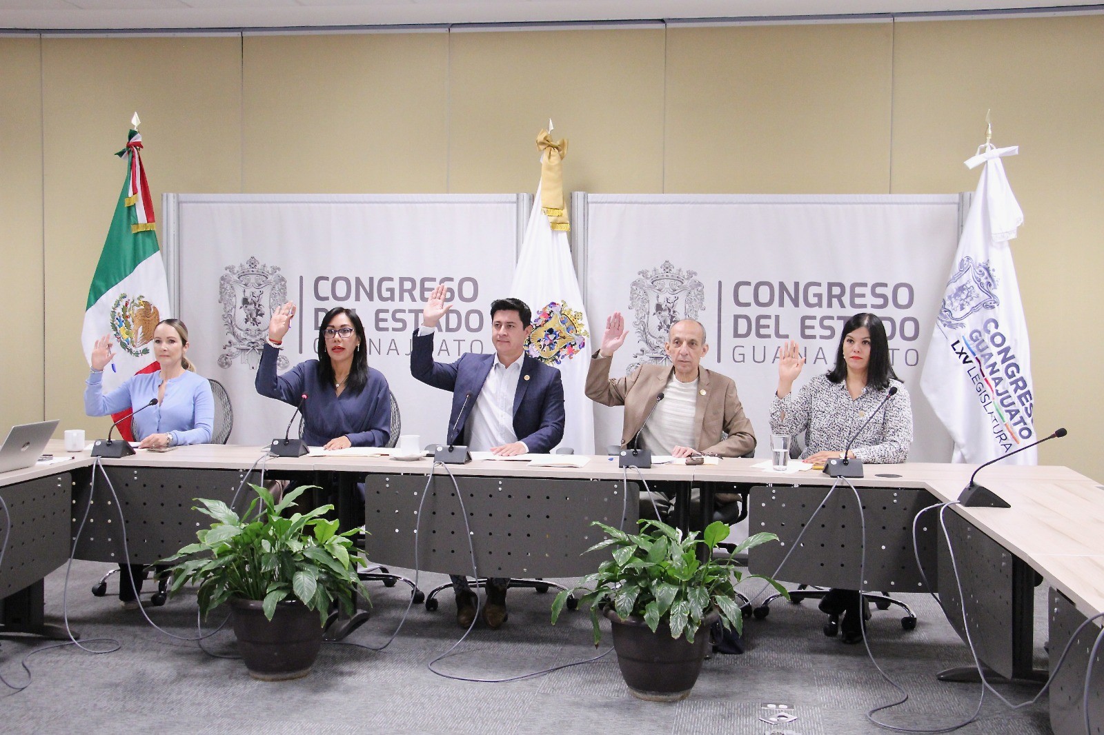 Recibe comisión de Gobernación notificación de validez de elección