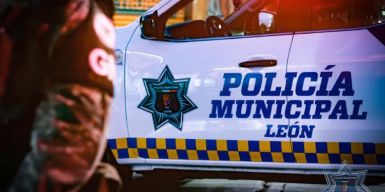 Hallan muerto a un policía al interior un motel en León