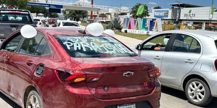 Gobierno de León se reúne con conductores de taxis ejecutivos