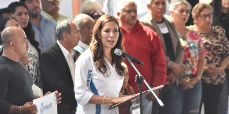 Libia Dennise rinde protesta ciudadana; firma decálogo de su administración