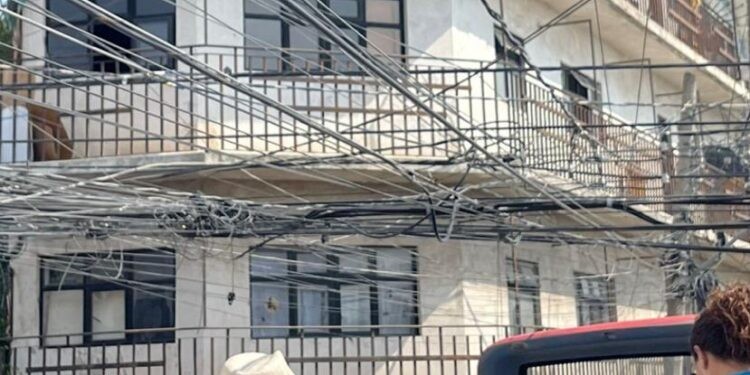 Próximo Ayuntamiento de León heredará desafío de ordenar cables en calles