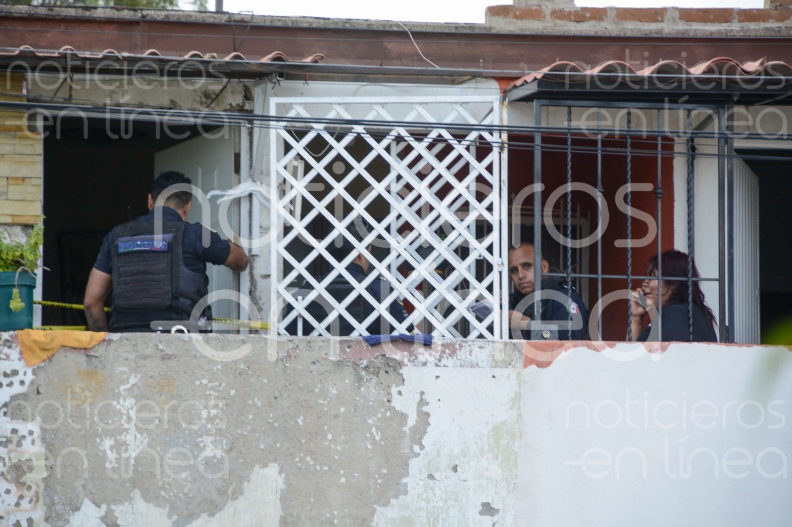 Tocan la puerta y les disparan dentro de una vivienda en Delta de Jerez
