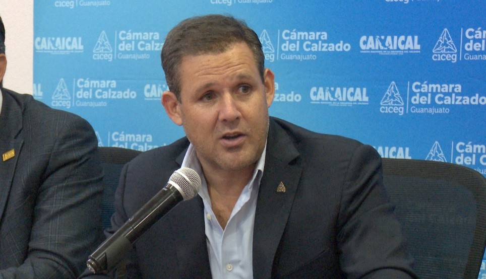 Sí a disminuir horas laborales, pero favoreciendo competitividad: empresarios