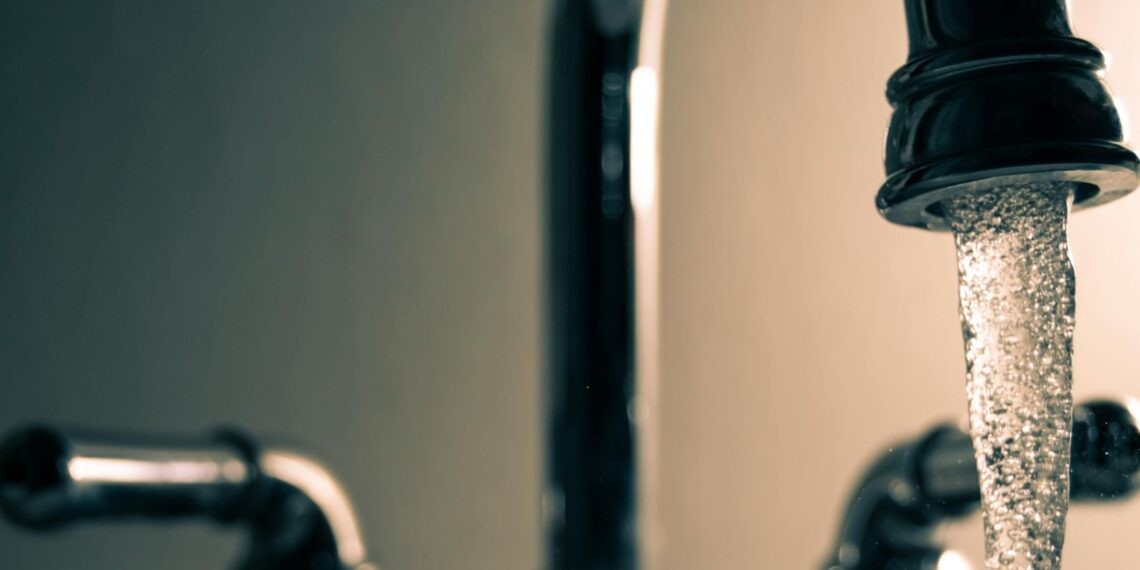 León: Entregan equipos ahorradores de agua en colonias con servicio terciado