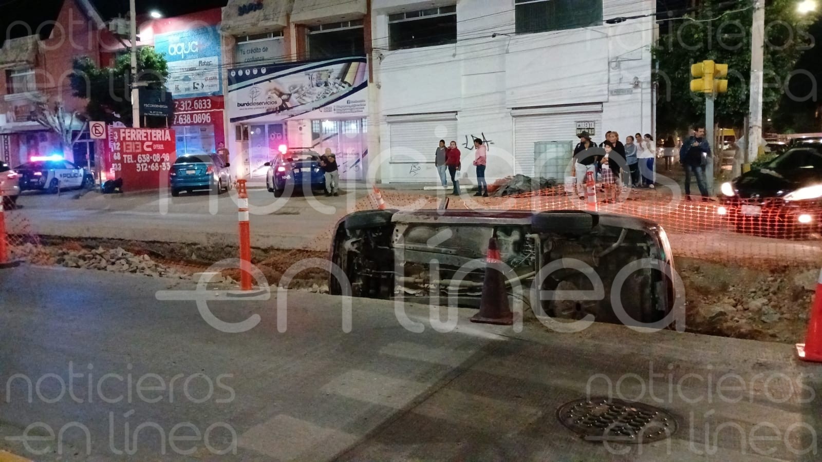 Volcadura en cruces de Francisco Villa y Vicente Valtierra genera caos vial